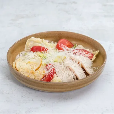 Салат Цезарь с курицей